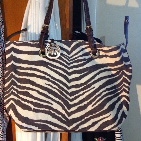 Authentic Michael Kors - Picture 1 of 5